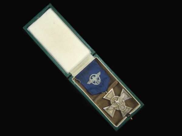 18 Year Police Long Service Cross with Case of Issue. in Long service Medals