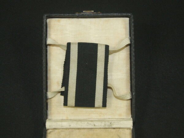 1914 Iron Cross Second Class by Sy & Wagner in Case in Gallantry & honours