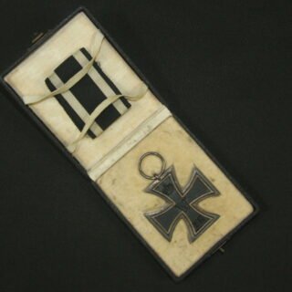 1914 Iron Cross Second Class by Sy & Wagner in Case in Gallantry & honours