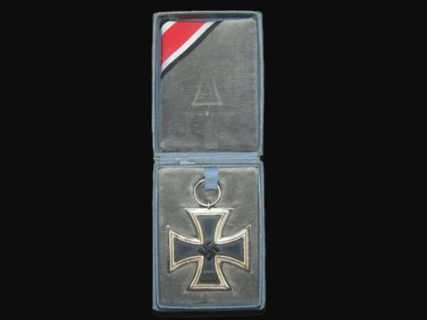 1939 Iron Cross Second Class in Private Purchase Display Case. in Gallantry & honours