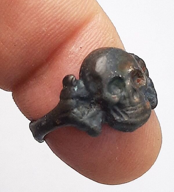 WAFFEN SS TOTENKOPF SKULL TEXTBOOK RING RELIC WW2 GERMAN - Image 3