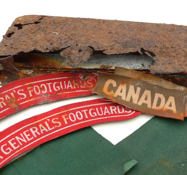 Dug Up Canadian Insignia Set