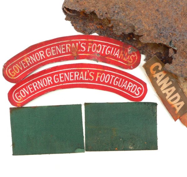 Dug Up Canadian Insignia Set