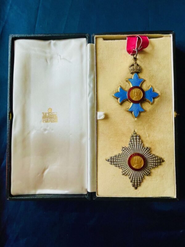 EIIR BRITISH, CASED KBE KNIGHTHOOD OF THE ORDER OF THE BRITISH EMPIRE. in Gallantry & honours