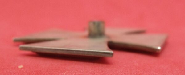 GERMAN WWII IRON CROSS 1ST CLASS WITH LARGE SERRATED STYLE SCREW BACK. in Gallantry & honours