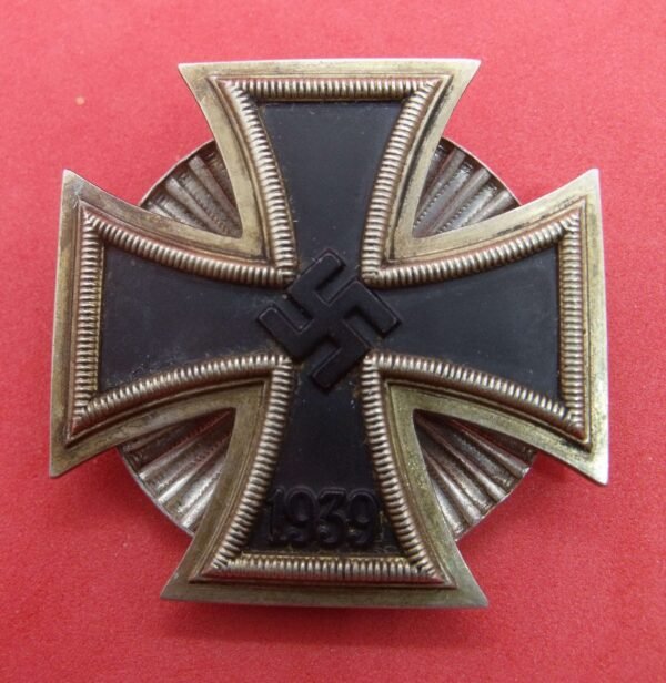 GERMAN WWII IRON CROSS 1ST CLASS WITH LARGE SERRATED STYLE SCREW BACK. in Gallantry & honours