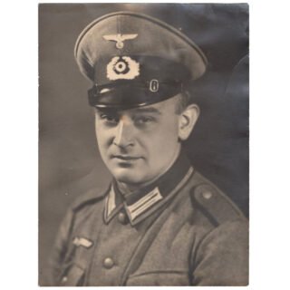 Large sized WH (Heer) 'Pionier' Portrait Photo