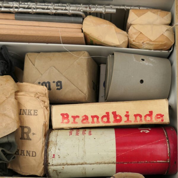Luftschutz 'Verbandkasten' with Contents