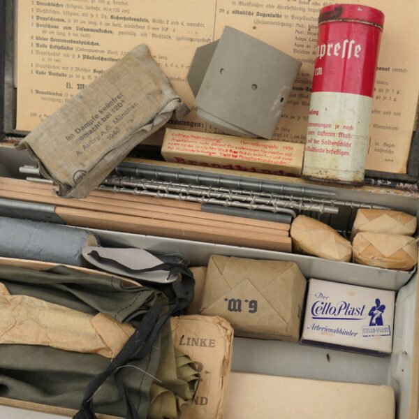 Luftschutz 'Verbandkasten' with Contents