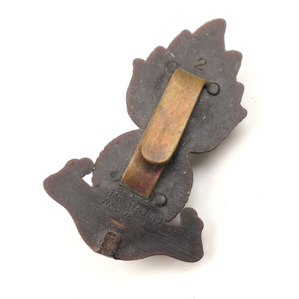 Plastic British Royal Artillery Cap Badge