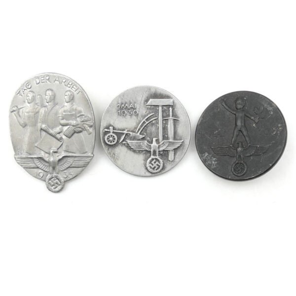 Set of 3 'Tag der Arbeit' Tinnies