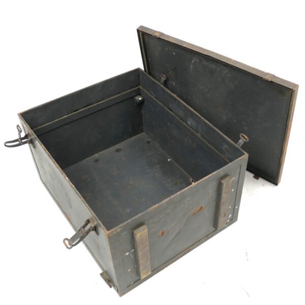Wooden transport box for the '15W.S.E.b' Radio