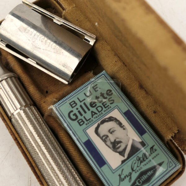 WW2 Canadian 'Gilette' Shaving Razor Set