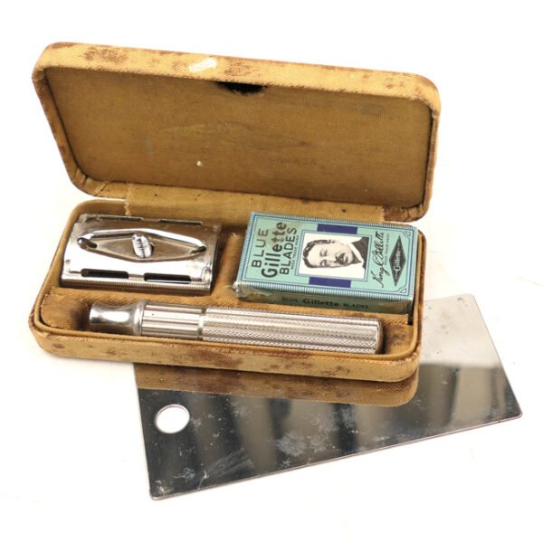 WW2 Canadian 'Gilette' Shaving Razor Set