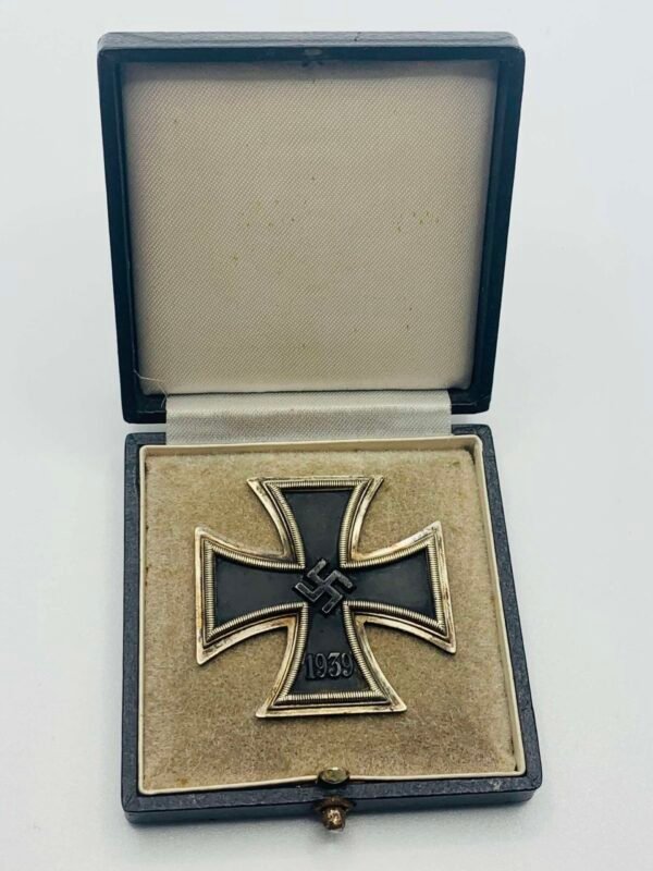 WW2 German Iron Cross & Box Of Issue. L/50. in Gallantry & honours